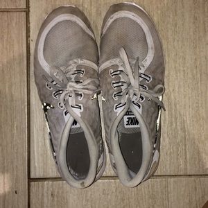 Worn free runs sz 11.5